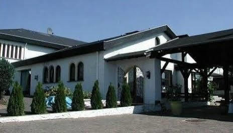 Hotel Castello Bianco Wadern Exterior foto
